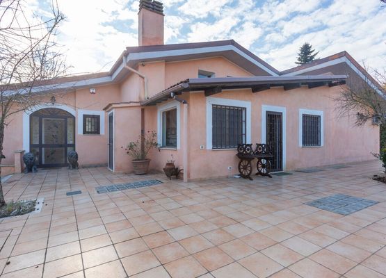 Wonderful villa, 29 km from the center of Rome, with private swimming pool