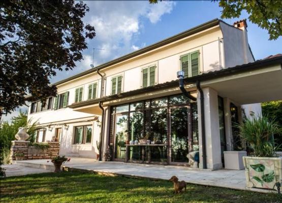 Elegant Villa Isidoro only 5 min to Verona with pool and 1.2 acre garden